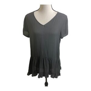 RO +De ruffle hem v-neck black blouse short sleeve. Size medium womens.